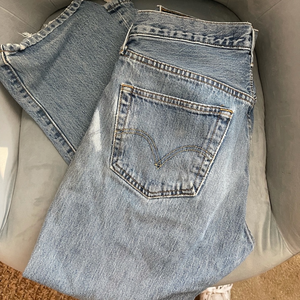Levi’s 31! Perfectly distressed.